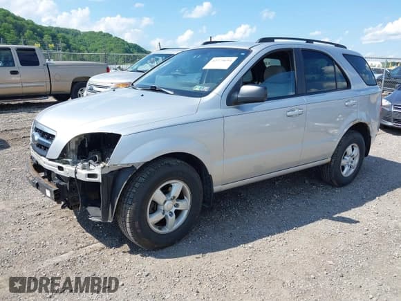 ✅ 2009 Kia Sorento LX • VIN: KNDJC735095870794 • Lot: 42275694. Listed on IAAI with 134,964 mi. Free auction sales archive from the USA and detailed vehicle history report at DreamBid. Image 2.