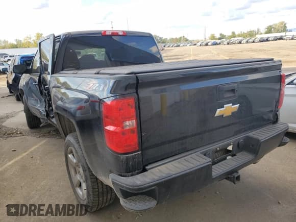 ✅ 2018 Chevrolet Silverado 1500 LT • VIN: 3GCUKREC7JG101892 • Lot: 82225935. Listed on Copart with 205,209 mi. Free auction sales archive from the USA and detailed vehicle history report at DreamBid. Image 2.