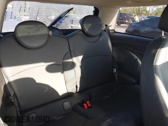 ✅ 2011 MINI Hardtop • VIN: WMWSU3C57BT093488 • Lot: 42984942. Listed on IAAI with 77,552 mi. Free auction sales archive from the USA and detailed vehicle history report at DreamBid. Image 8.