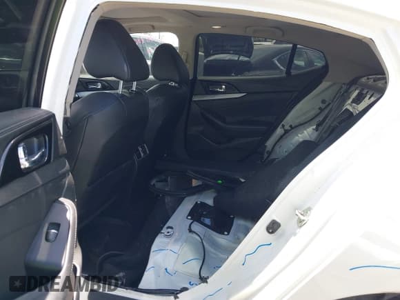 ✅ 2017 Nissan Maxima S • VIN: 1N4AA6AP8HC376994 • Lot: 42246508. Listed on IAAI with 80,770 mi. Free auction sales archive from the USA and detailed vehicle history report at DreamBid. Image 8.