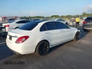 ✅ 2015 Mercedes-Benz C 300 • VIN: 55SWF4JB0FU069201 • Lot: 43059425. Wystawiony na IAAI z przebiegiem 167 477 mil. Bezpłatny archiwum sprzedaży aukcyjnych z USA i szczegółowy raport historii pojazdu na DreamBid. Zdjęcie 4.