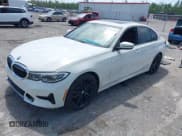 ✅ 2022 BMW 3 Series 330i • VIN: 3MW5R1J09N8C29531 • Lot: 43074092. Wystawiony na IAAI z przebiegiem 39 427 mil. Bezpłatny archiwum sprzedaży aukcyjnych z USA i szczegółowy raport historii pojazdu na DreamBid. Zdjęcie 19.