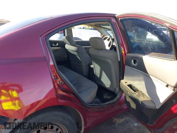 ✅ 2007 Mitsubishi Galant ES • VIN: 4A3AB36F27E041266 • Lot: 43730215. Listed on IAAI with 162,499 mi. Free auction sales archive from the USA and detailed vehicle history report at DreamBid. Image 8.