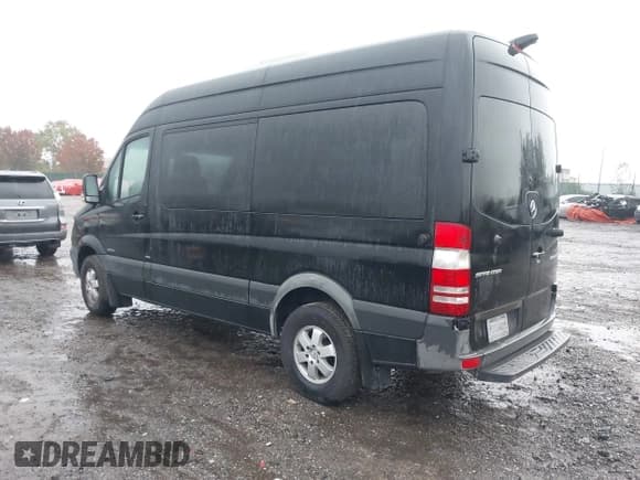 ✅ 2015 Mercedes-Benz Sprinter Passenger • VIN: WDZPE7DC7FP157196 • Lot: 43564964. Wystawiony na IAAI z przebiegiem 110 534 mil. Bezpłatny archiwum sprzedaży aukcyjnych z USA i szczegółowy raport historii pojazdu na DreamBid. Zdjęcie 3.