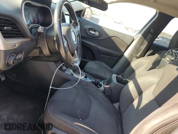 ✅ 2015 Jeep Cherokee Latitude • VIN: 1C4PJMCS0FW619669 • Lot: 48502365. Wystawiony na Copart z przebiegiem 229 548 mil. Bezpłatny archiwum sprzedaży aukcyjnych z USA i szczegółowy raport historii pojazdu na DreamBid. Zdjęcie 7.