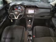 ✅ 2022 Nissan Kicks S • VIN: 3N1CP5BV8NL518577 • Lot: 45365245. Wystawiony na Copart z przebiegiem 70 237 mil. Bezpłatny archiwum sprzedaży aukcyjnych z USA i szczegółowy raport historii pojazdu na DreamBid. Zdjęcie 8.