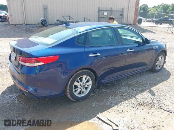 ✅ 2018 Kia Optima S • VIN: 5XXGT4L38JG229819 • Lot: 42400321. Listed on IAAI with 167,118 mi. Free auction sales archive from the USA and detailed vehicle history report at DreamBid. Image 4.