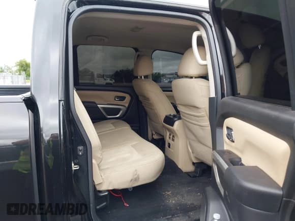 ✅ 2016 Nissan Titan SL • VIN: 1N6BA1F24GN512293 • Lot: 42487384. Wystawiony na IAAI z przebiegiem 109 887 mil. Bezpłatny archiwum sprzedaży aukcyjnych z USA i szczegółowy raport historii pojazdu na DreamBid. Zdjęcie 8.