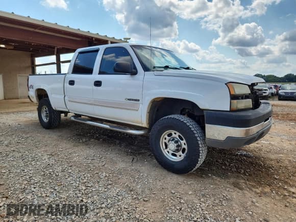 ✅ 2004 Chevrolet Silverado 2500HD LS • VIN: 1GCHK23U64F258369 • Lot: 71548495. Wystawiony na Copart z przebiegiem 225 690 mil. Bezpłatny archiwum sprzedaży aukcyjnych z USA i szczegółowy raport historii pojazdu na DreamBid. Zdjęcie 4.