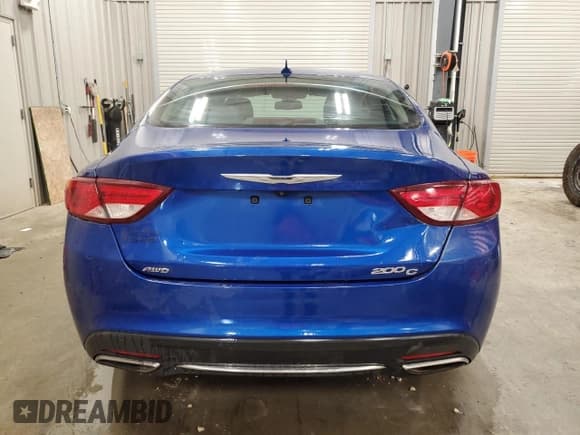✅ 2015 Chrysler 200 C • VIN: 1C3CCCEG5FN512767 • Lot: 70175625. Wystawiony na Copart z przebiegiem 60 037 mil. Bezpłatny archiwum sprzedaży aukcyjnych z USA i szczegółowy raport historii pojazdu na DreamBid. Zdjęcie 6.