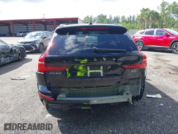 ✅ 2025 Volvo XC60 Plus • VIN: YV4M12RC4S1140778 • Lot: 43199800. Listed on IAAI with 13,895 mi. Free auction sales archive from the USA and detailed vehicle history report at DreamBid. Image 6.