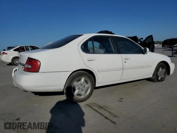 ✅ 2000 Nissan Altima XE • VIN: 1N4DL01D3YC107778 • Lot: 77478584. Wystawiony na Copart z przebiegiem 201 711 mil. Bezpłatny archiwum sprzedaży aukcyjnych z USA i szczegółowy raport historii pojazdu na DreamBid. Zdjęcie 3.