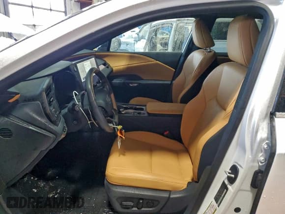 ✅ 2024 Lexus RX 350h Premium • VIN: 2T2BBMCA0RC034310 • Lot: 94977075. Wystawiony na Copart z przebiegiem 33 778 mil. Bezpłatny archiwum sprzedaży aukcyjnych z USA i szczegółowy raport historii pojazdu na DreamBid. Zdjęcie 7.