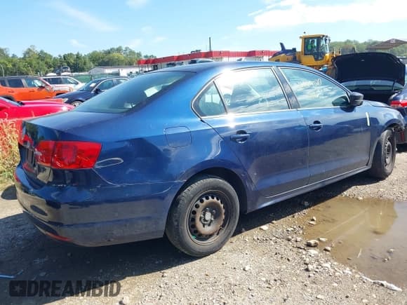 ✅ 2013 Volkswagen Jetta • VIN: 3VW2K7AJ4DM278371 • Lot: 43264027. Wystawiony na IAAI z przebiegiem 125 896 mil. Bezpłatny archiwum sprzedaży aukcyjnych z USA i szczegółowy raport historii pojazdu na DreamBid. Zdjęcie 14.