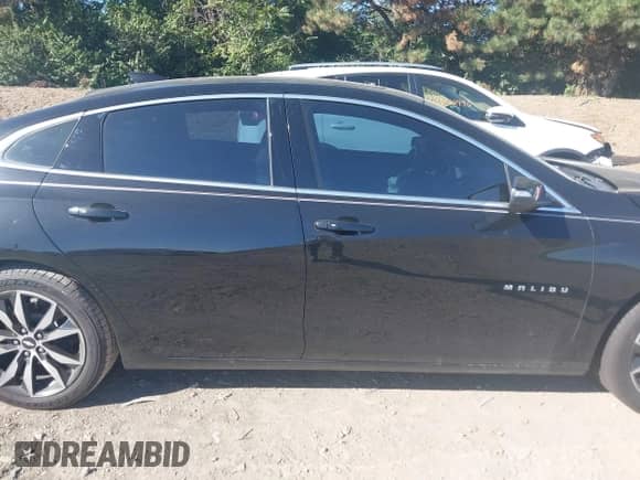 2018 Chevrolet Malibu LT z VIN 1G1ZD5ST3JF196829, wystawiony jako IAAI lot #43345908 z przebiegiem 103 132 mil mil oraz . Historia ofert i sprzedaży dostępna na DreamBid. Obrazek 13.