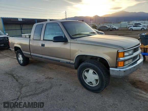 ✅ 1996 Chevrolet Silverado 1500 • VIN: 2GCEK19R5T1111160 • Лот: 92922815. Опубликован ранее на Copart с пробегом 386 454 миль. Бесплатный доступ к архиву аукционных продаж из США и подробный отчёт об истории автомобиля на DreamBid. Изображение 4.