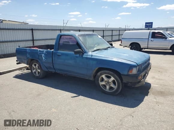 ✅ 1995 Toyota Pickup • VIN: 4TARN81A0SZ323666 • Lot: 56431705. Wystawiony na Copart z przebiegiem 399 503 mil. Bezpłatny archiwum sprzedaży aukcyjnych z USA i szczegółowy raport historii pojazdu na DreamBid. Zdjęcie 4.