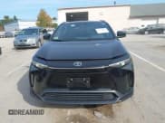 ✅ 2024 Toyota bZ4X XLE • VIN: JTMABACA7RA079375 • Lot: 43310845. Wystawiony na IAAI z przebiegiem 33 574 mil. Bezpłatny archiwum sprzedaży aukcyjnych z USA i szczegółowy raport historii pojazdu na DreamBid. Zdjęcie 12.