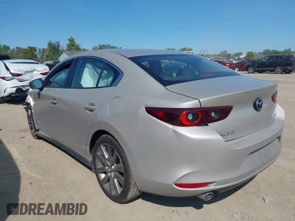 ✅ 2024 Mazda 3 S Preferred • VIN: 3MZBPACM0RM402567 • Лот: 43137383. Опубликован ранее на IAAI с пробегом 22 250 миль. Бесплатный доступ к архиву аукционных продаж из США и подробный отчёт об истории автомобиля на DreamBid. Изображение 3.