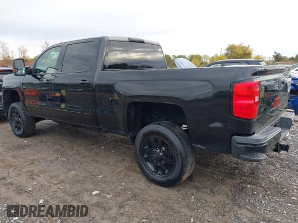✅ 2017 Chevrolet Silverado 2500HD LT • VIN: 1GC1KVEY7HF120235 • Lot: 43450105. Wystawiony na IAAI z przebiegiem 110 417 mil. Bezpłatny archiwum sprzedaży aukcyjnych z USA i szczegółowy raport historii pojazdu na DreamBid. Zdjęcie 3.