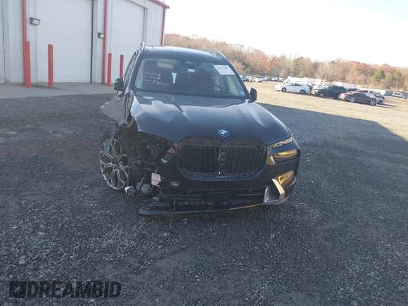 ✅ 2025 BMW X7 xDrive40i • VIN: 5UX23EM00S9W85668 • Lot: 42562856. Wystawiony na IAAI z przebiegiem 12 687 mil. Bezpłatny archiwum sprzedaży aukcyjnych z USA i szczegółowy raport historii pojazdu na DreamBid. Zdjęcie 12.