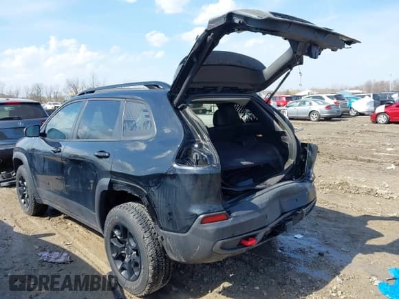 ✅ 2023 Jeep Cherokee Trailhawk • VIN: 1C4PJMBN3PD104741 • Lot: 41777882. Wystawiony na IAAI z przebiegiem 25 405 mil. Bezpłatny archiwum sprzedaży aukcyjnych z USA i szczegółowy raport historii pojazdu na DreamBid. Zdjęcie 3.