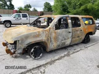 ✅ 2008 Chevrolet Suburban 1LT • VIN: 1GNFK16328J224136 • Lot: 60816775. Wystawiony na Copart z przebiegiem Nie podano. Bezpłatny archiwum sprzedaży aukcyjnych z USA i szczegółowy raport historii pojazdu na DreamBid. Zdjęcie 1.