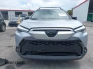 ✅ 2025 Toyota Corolla Cross Hybrid S • VIN: 7MUFBABG2SV083991 • Lot: 42942005. Wystawiony na IAAI z przebiegiem 4 960 mil. Bezpłatny archiwum sprzedaży aukcyjnych z USA i szczegółowy raport historii pojazdu na DreamBid. Zdjęcie 13.