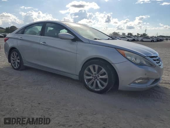 2012 Hyundai Sonata SE z VIN 5NPEC4AB5CH476868, wystawiony jako Copart lot #82700055 z przebiegiem 122 534 mil mil oraz Szkoda całkowita • Salvage title. Historia ofert i sprzedaży dostępna na DreamBid. Obrazek 4.