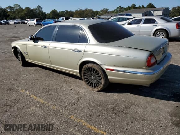 ✅ 2006 Jaguar XJ Vanden Plas • VIN: SAJWA82B46SH01369 • Lot: 77997054. Wystawiony na Copart z przebiegiem Nie podano. Bezpłatny archiwum sprzedaży aukcyjnych z USA i szczegółowy raport historii pojazdu na DreamBid. Zdjęcie 2.