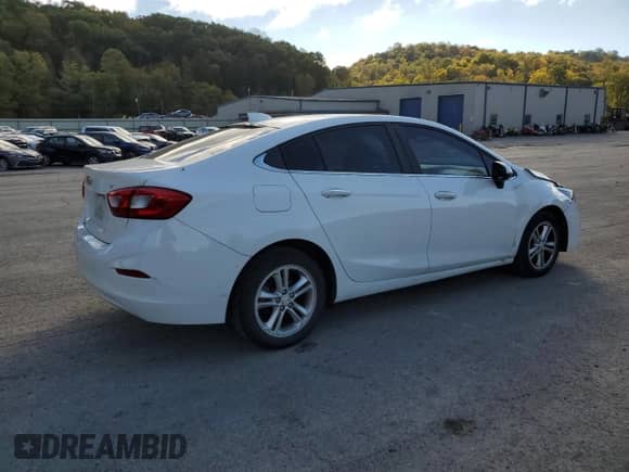 2017 Chevrolet Cruze LT z VIN 1G1BE5SM0H7276763, wystawiony jako Copart lot #82418775 z przebiegiem 99 335 mil mil oraz Szkoda całkowita • Salvage title. Historia ofert i sprzedaży dostępna na DreamBid. Obrazek 3.