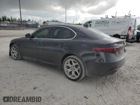 ✅ 2021 Alfa Romeo Giulia Ti • VIN: ZARFANBN0M7649345 • Lot: 55123615. Wystawiony na Copart z przebiegiem 29 562 mil. Bezpłatny archiwum sprzedaży aukcyjnych z USA i szczegółowy raport historii pojazdu na DreamBid. Zdjęcie 2.