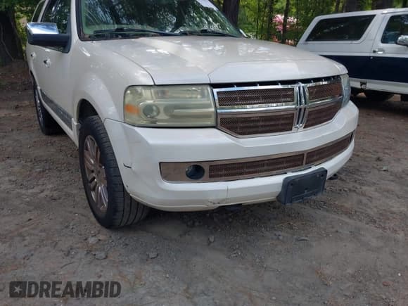 ✅ 2007 Lincoln Navigator • VIN: 5LMFU27577LJ00545 • Lot: 42679614. Wystawiony na IAAI z przebiegiem 163 302 mil. Bezpłatny archiwum sprzedaży aukcyjnych z USA i szczegółowy raport historii pojazdu na DreamBid. Zdjęcie 6.