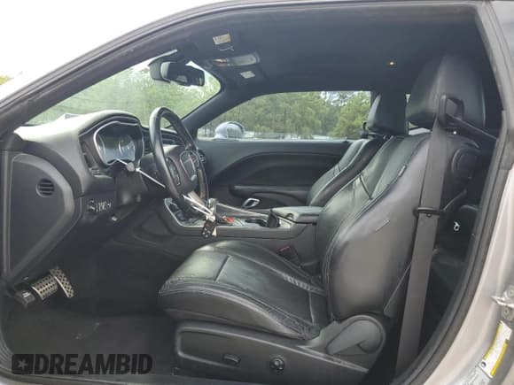 ✅ 2015 Dodge Challenger SXT Plus • VIN: 2C3CDZBG8FH774490 • Lot: 70621494. Wystawiony na Copart z przebiegiem 141 523 mil. Bezpłatny archiwum sprzedaży aukcyjnych z USA i szczegółowy raport historii pojazdu na DreamBid. Zdjęcie 7.