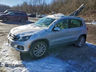 ✅ 2013 Volkswagen Tiguan S • VIN: WVGBV3AX9DW076127 • Lot: 95407465. Listed on Copart with 137,444 mi. Free auction sales archive from the USA and detailed vehicle history report at DreamBid. Image 1.