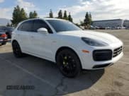 ✅ 2022 Porsche Cayenne E-Hybrid • VIN: WP1AE2AY5NDA26193 • Lot: 81417235. Wystawiony na Copart z przebiegiem 62 432 mil. Bezpłatny archiwum sprzedaży aukcyjnych z USA i szczegółowy raport historii pojazdu na DreamBid. Zdjęcie 4.
