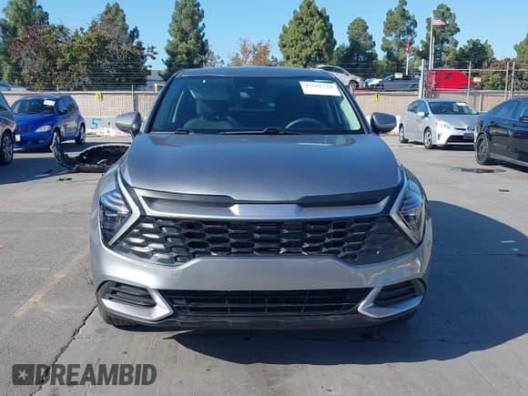 ✅ 2024 Kia Sportage LX • VIN: KNDPU3DFXR7304461 • Lot: 43588718. Wystawiony na IAAI z przebiegiem 33 674 mil. Bezpłatny archiwum sprzedaży aukcyjnych z USA i szczegółowy raport historii pojazdu na DreamBid. Zdjęcie 12.