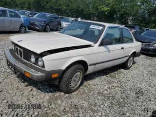 1984 BMW 3 Series z VIN WBAAK7409E8705838, wystawiony jako Copart lot #64611465 z przebiegiem 160 362 mil mil oraz Czysty tytuł • Clean title. Historia ofert i sprzedaży dostępna na DreamBid. Obrazek 1.