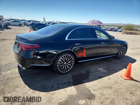 ✅ 2022 Mercedes-Benz S 500 • VIN: W1K6G6DB4NA074579 • Lot: 84009845. Wystawiony na Copart z przebiegiem 34 727 mil. Bezpłatny archiwum sprzedaży aukcyjnych z USA i szczegółowy raport historii pojazdu na DreamBid. Zdjęcie 3.