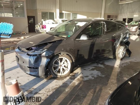 ✅ 2023 Tesla Model Y Long Range • VIN: 7SAYGDEE5PA033341 • Lot: 41379625. Listed on IAAI with Not provided. Free auction sales archive from the USA and detailed vehicle history report at DreamBid. Image 21.