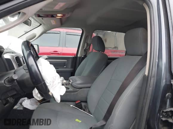 2019 Ram 1500 Big Horn z VIN 1C6RR6TT8KS730615, wystawiony jako IAAI lot #42407873 z przebiegiem 90 891 mil mil oraz . Historia ofert i sprzedaży dostępna na DreamBid. Obrazek 18.