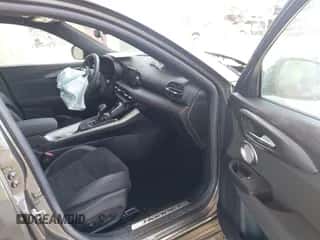 2024 Dodge Hornet GT Plus z VIN ZACNDFBN0R3A24223, wystawiony jako IAAI lot #42191465 z przebiegiem 2 795 mil mil oraz . Historia ofert i sprzedaży dostępna na DreamBid. Obrazek 5.