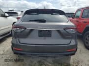 ✅ 2022 Maserati Levante Modena S • VIN: ZN661ZUM4NX393104 • Лот: 74015534. Опубликован ранее на Copart с пробегом Не указан. Бесплатный доступ к архиву аукционных продаж из США и подробный отчёт об истории автомобиля на DreamBid. Изображение 6.