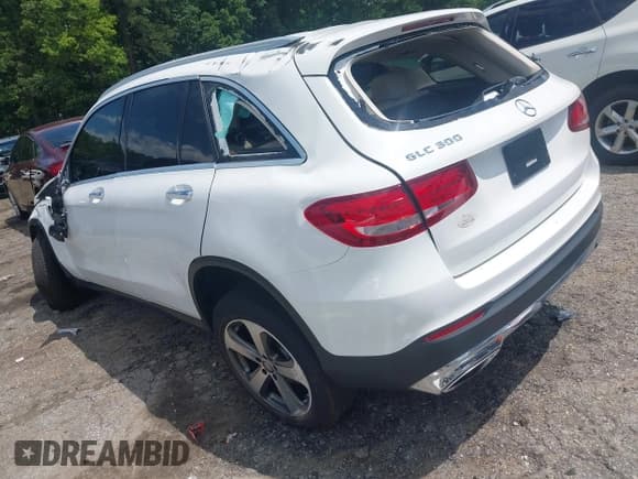 ✅ 2016 Mercedes-Benz GLC 300 • VIN: WDC0G4JB3GF064280 • Lot: 42170154. Wystawiony na IAAI z przebiegiem 101 401 mil. Bezpłatny archiwum sprzedaży aukcyjnych z USA i szczegółowy raport historii pojazdu na DreamBid. Zdjęcie 3.