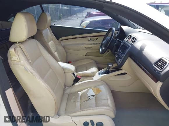 ✅ 2010 Volkswagen Eos Lux • VIN: WVWFA7AHXAV012665 • Lot: 42704077. Listed on IAAI with 200,972 mi. Free auction sales archive from the USA and detailed vehicle history report at DreamBid. Image 5.