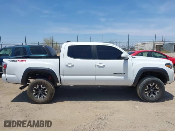 ✅ 2022 Toyota Tacoma SR • VIN: 3TMCZ5AN2NM490567 • Lot: 42471678. Wystawiony na IAAI z przebiegiem 26 894 mil. Bezpłatny archiwum sprzedaży aukcyjnych z USA i szczegółowy raport historii pojazdu na DreamBid. Zdjęcie 13.