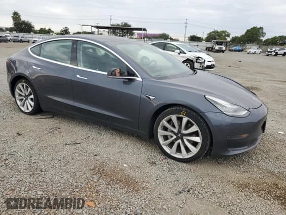 ✅ 2020 Tesla Model 3 Standard Range Plus • VIN: 5YJ3E1EAXLF802308 • Lot: 82275135. Wystawiony na Copart z przebiegiem 75 515 mil. Bezpłatny archiwum sprzedaży aukcyjnych z USA i szczegółowy raport historii pojazdu na DreamBid. Zdjęcie 4.
