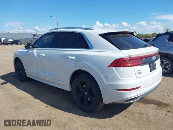 ✅ 2019 Audi Q8 Premium • VIN: WA1AVAF1XKD014411 • Lot: 42267529. Wystawiony na IAAI z przebiegiem 81 835 mil. Bezpłatny archiwum sprzedaży aukcyjnych z USA i szczegółowy raport historii pojazdu na DreamBid. Zdjęcie 3.