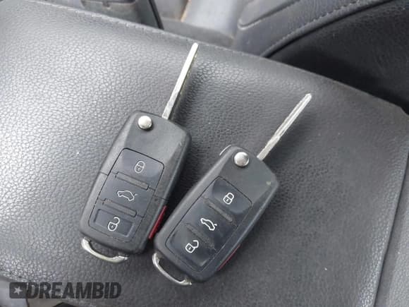 ✅ 2010 Volkswagen Eos • VIN: WVWAA7AH1AV011561 • Лот: 43824428. Опубликован ранее на IAAI с пробегом 118 958 миль. Бесплатный доступ к архиву аукционных продаж из США и подробный отчёт об истории автомобиля на DreamBid. Изображение 11.