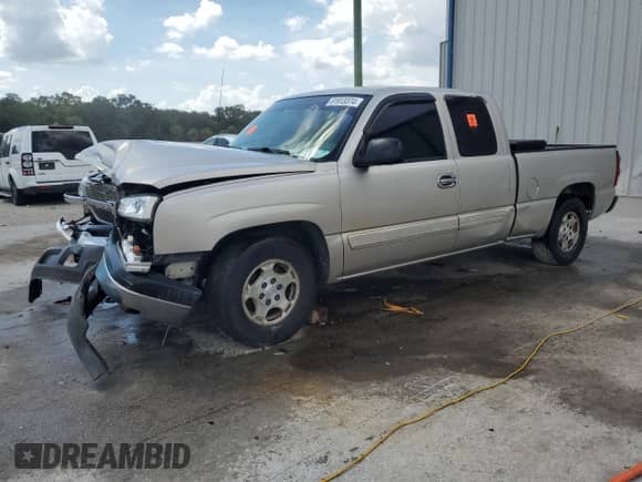2004 Chevrolet Silverado 1500 LS с VIN 2GCEC19T841256770, выставлен на аукционе Copart как лот 61913374 с пробегом 277 413 миль миль и Списание • Salvage title. История ставок и продаж доступна на DreamBid. Изображение 1.